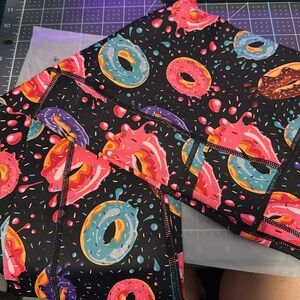 Constantly Varied Gear CVG size L glazed donut full length leggings NIP.